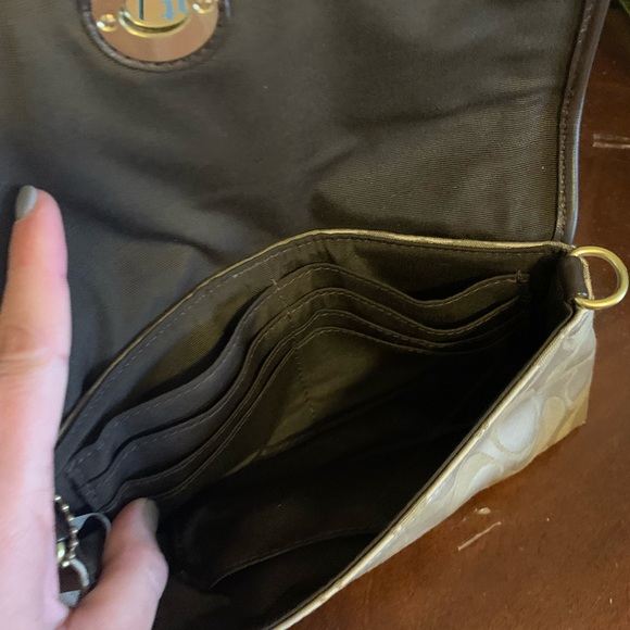 Coach wristlet - Picture 2 of 4